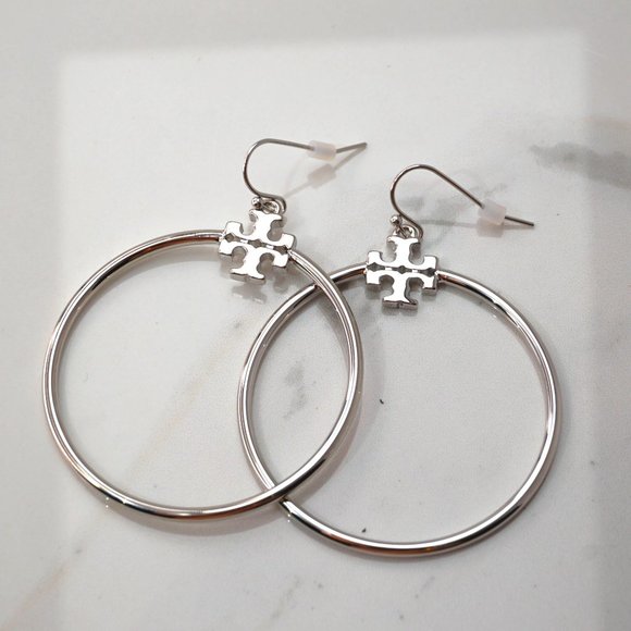 Tory Burch Stacked-T Logo Hoop Earrings in Silver (NWT) - Picture 4 of 6